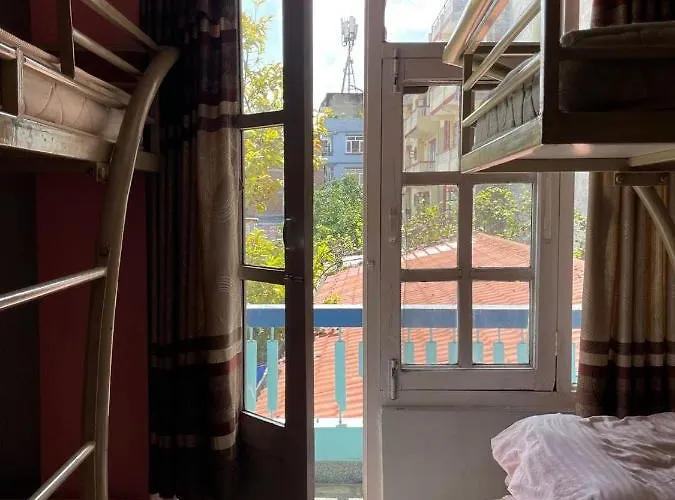 Hostel Garden View *